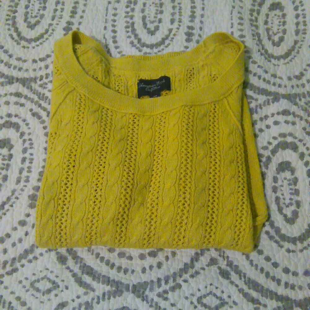 American eagle yellow 3/4 sleeve sweater